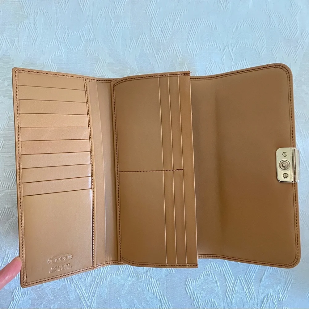 Tod's cognac brown leather wallet
